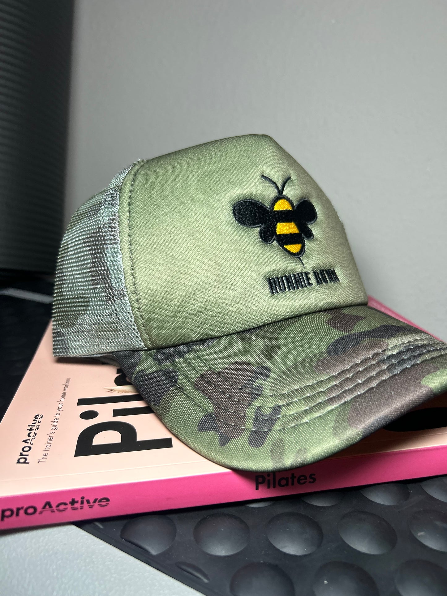 THE BEE.I.P HAT
