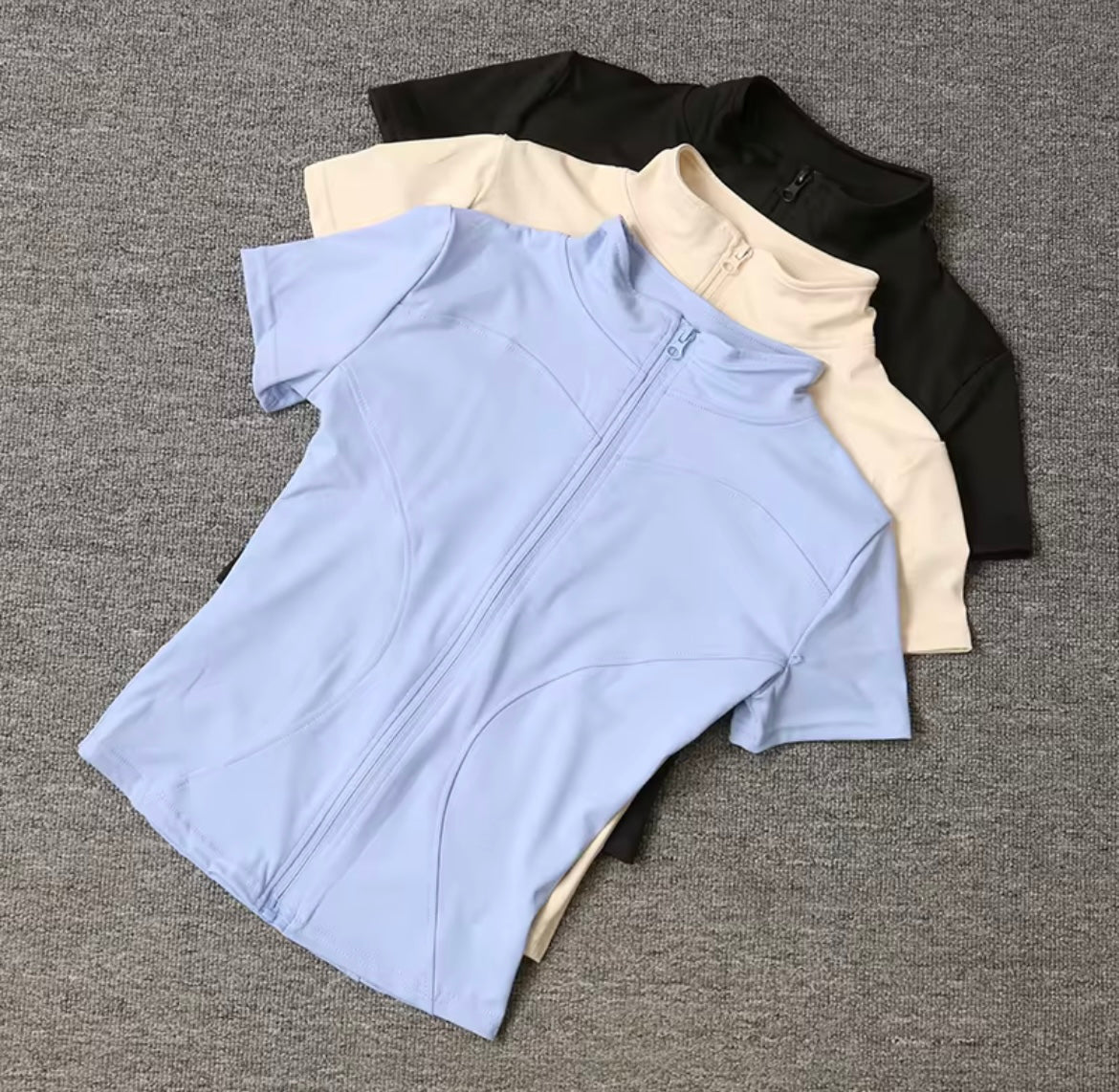 THE BEE SPORTY ZIP UP